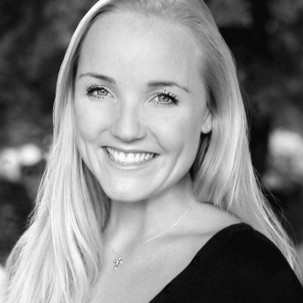 Cinematic Color Toning Prompt source portrait example 1