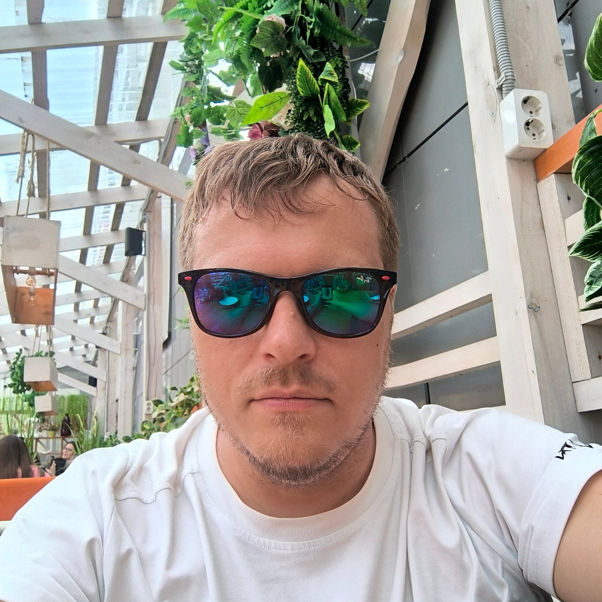 Source photo with sunglasses and a light outfit